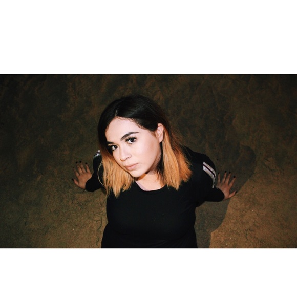 Meet your poshmark - Picture 3 of 4